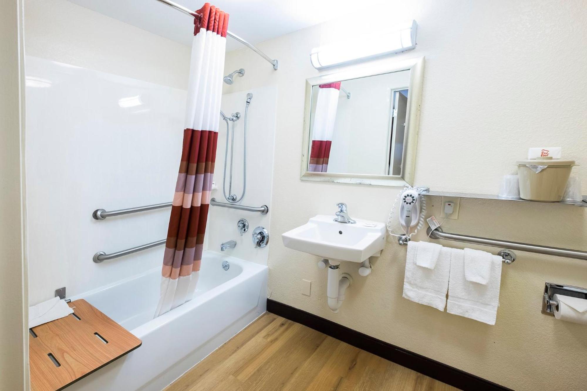 Red Roof Inn Елкхарт Екстериор снимка