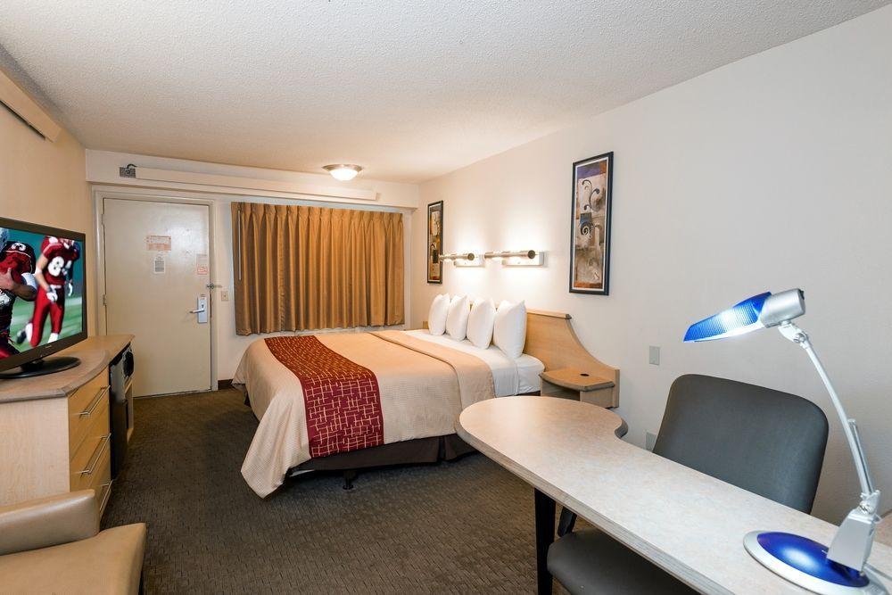 Red Roof Inn Елкхарт Екстериор снимка