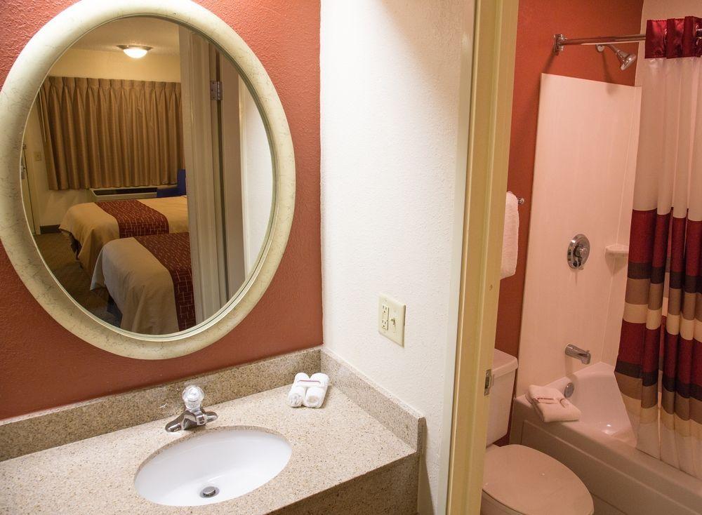 Red Roof Inn Елкхарт Екстериор снимка