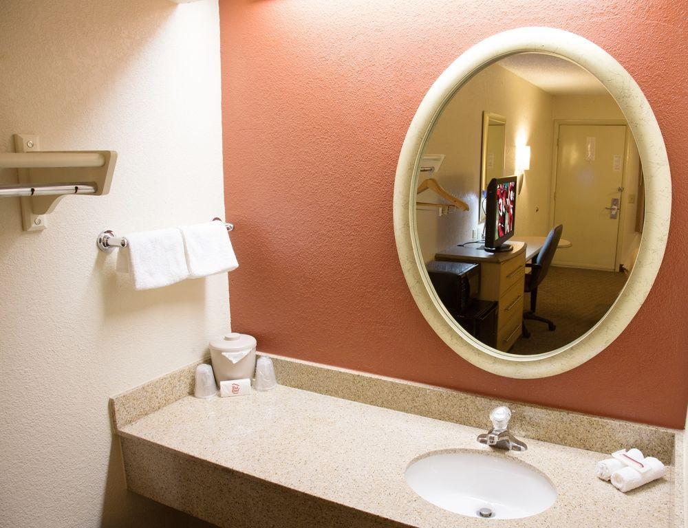 Red Roof Inn Елкхарт Екстериор снимка