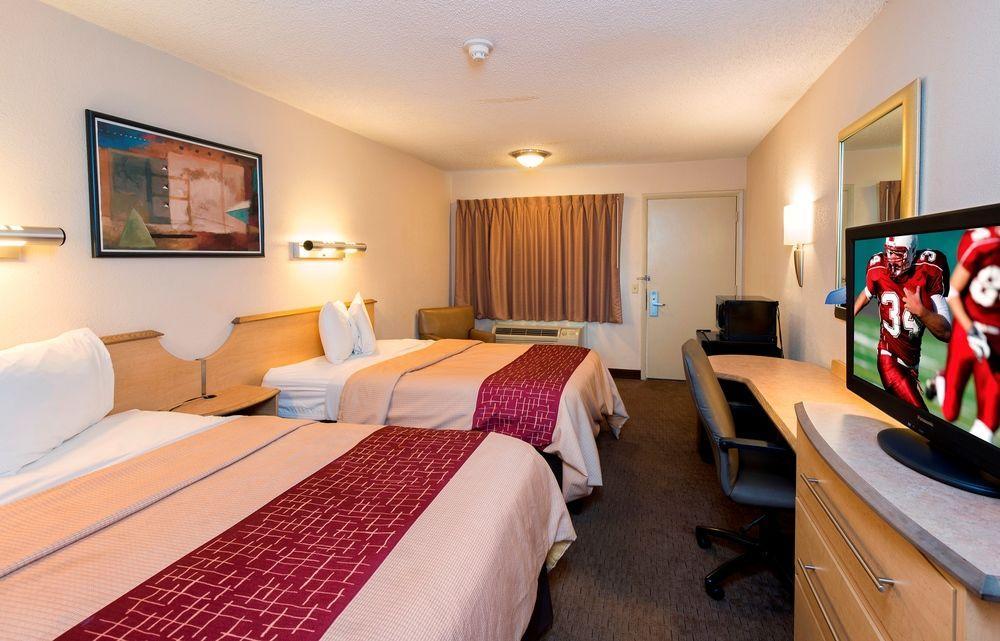 Red Roof Inn Елкхарт Екстериор снимка